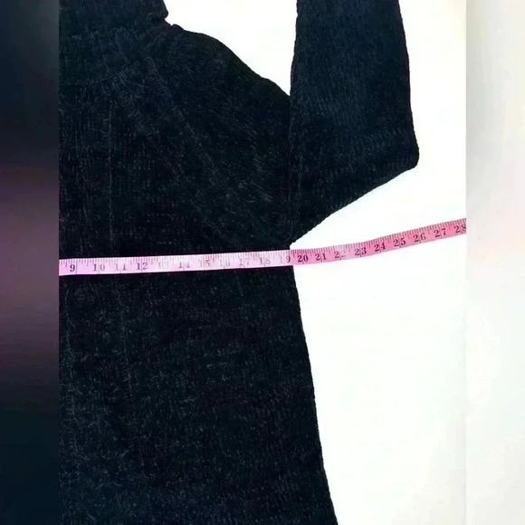 Carolyn Taylor Women’s Turtle Neck Black Sweater Size- Small - Picture 7 of 8